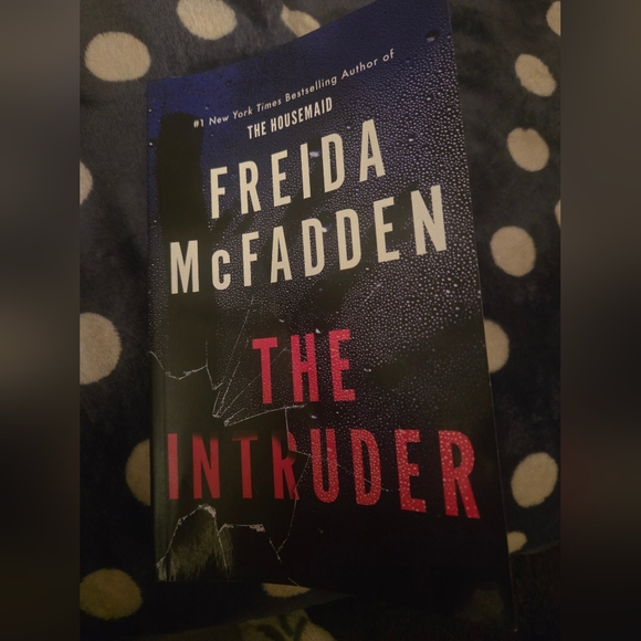 The Intruder by Freida McFadden - Picture 1 of 1